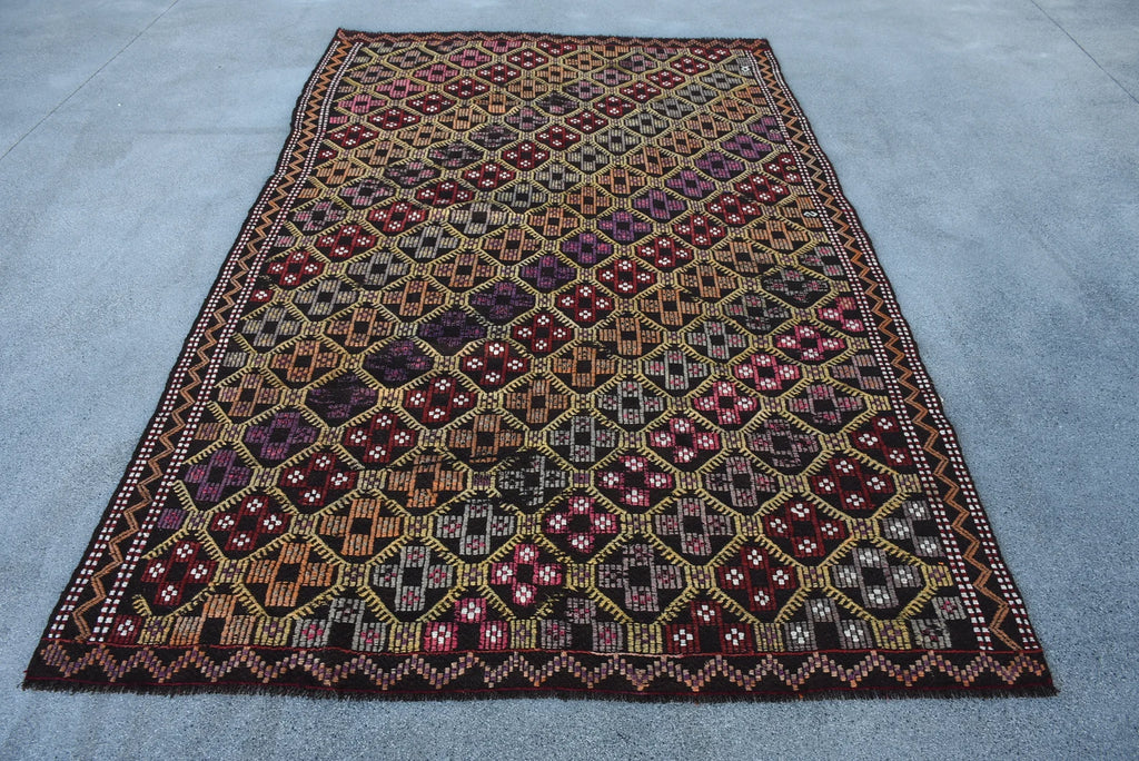 XL Vintage Turkish Accent Area Rug 5.3 x 8.5 ft