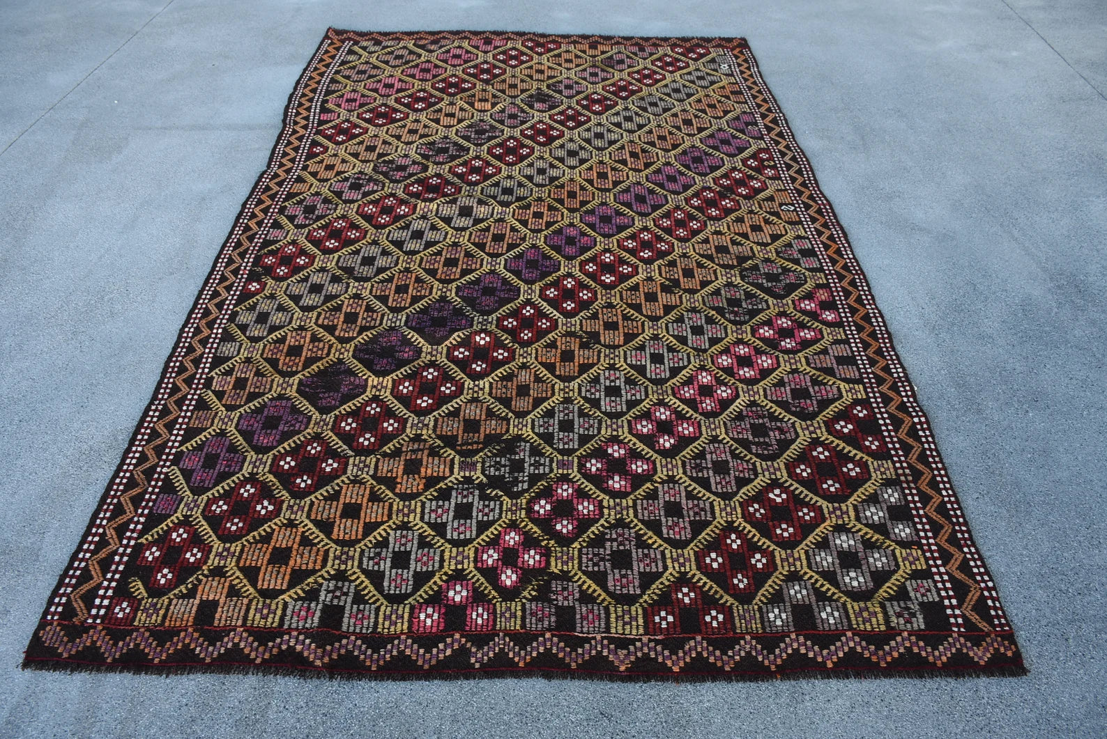 XL Vintage Turkish Accent Area Rug 5.3 x 8.5 ft