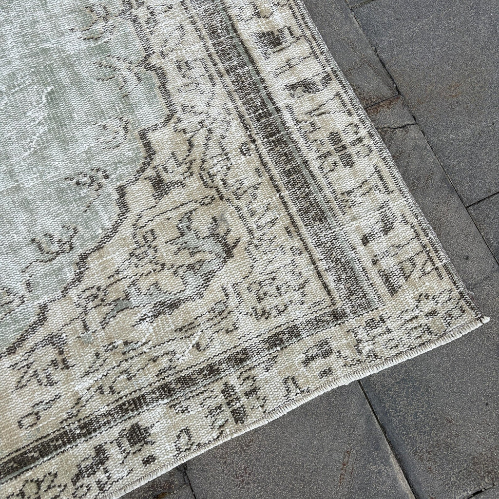 Vintage Turkish Accent Area rug 4.9 x 8.4 ft