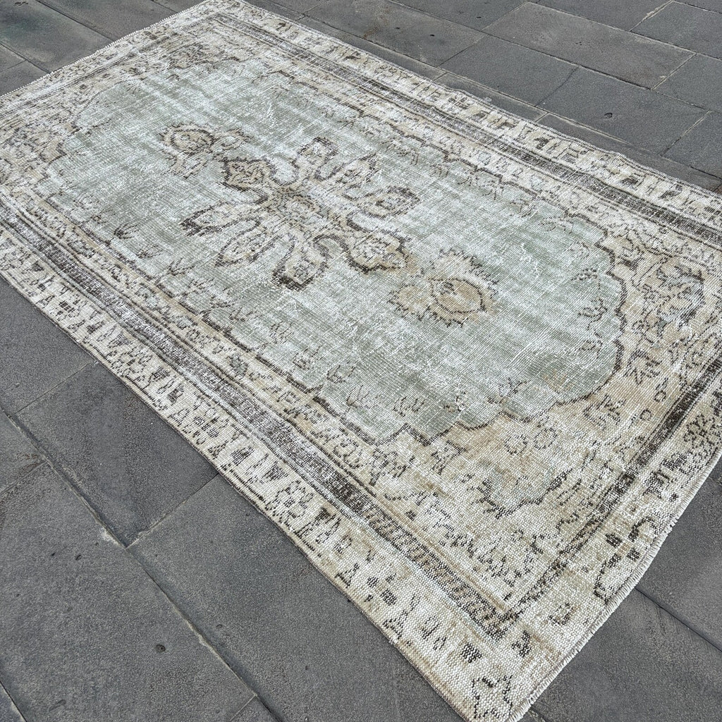 Vintage Turkish Accent Area rug 4.9 x 8.4 ft