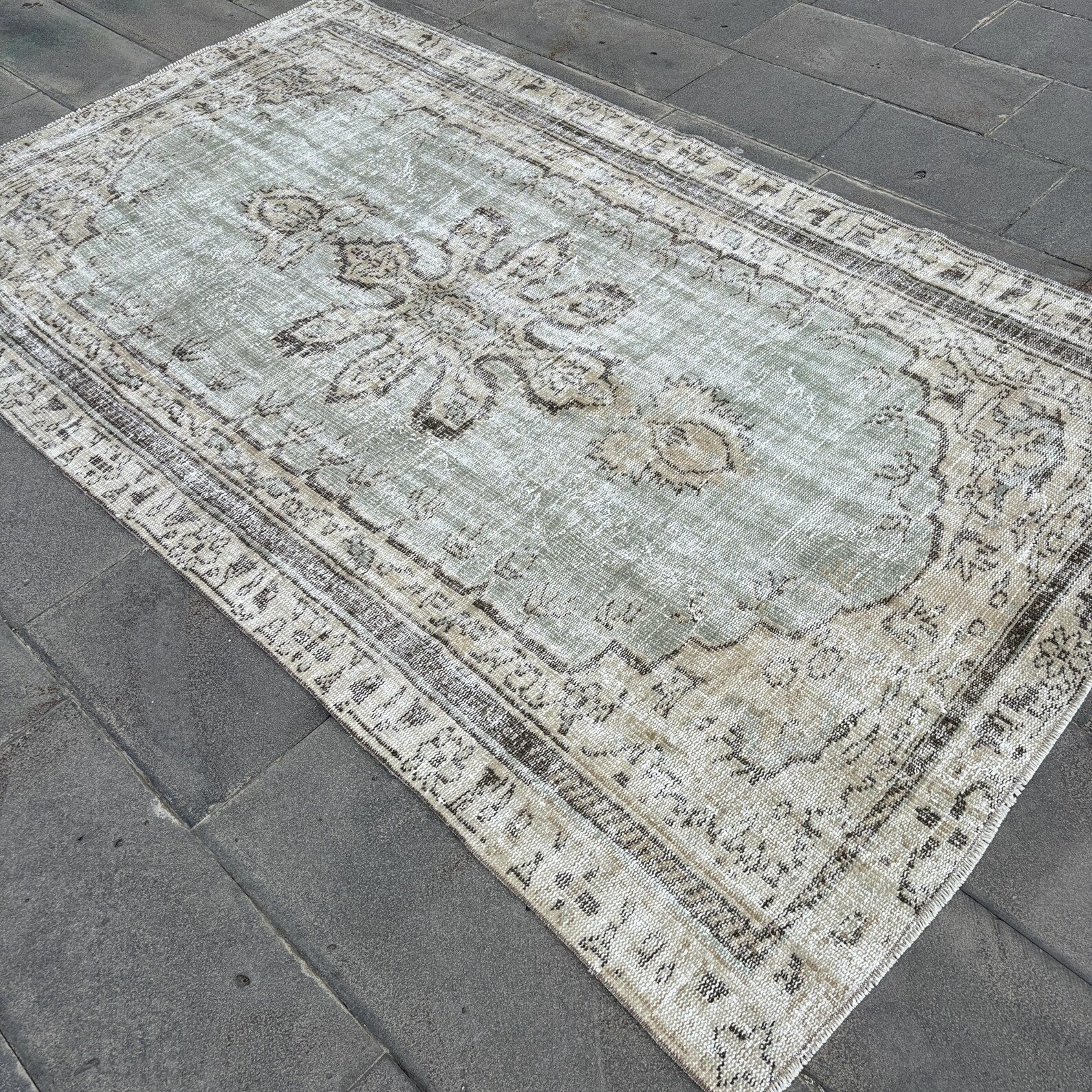Vintage Turkish Accent Area rug 4.9 x 8.4 ft
