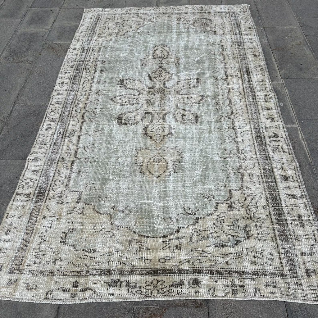 Vintage Turkish Accent Area rug 4.9 x 8.4 ft