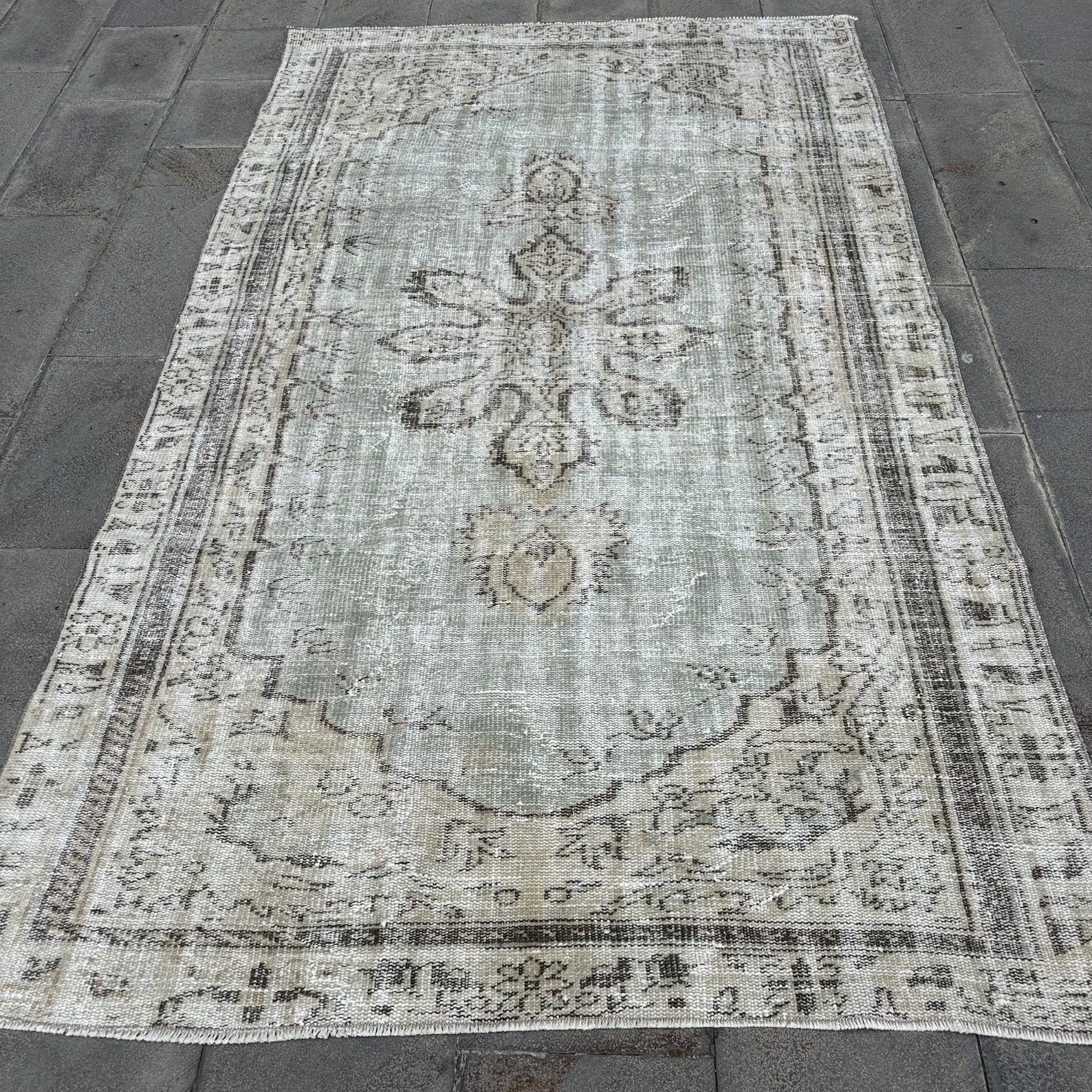 Vintage Turkish Accent Area rug 4.9 x 8.4 ft
