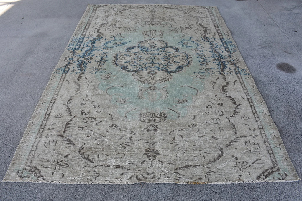 XL Vintage Turkish Accent Area Rug 5.8 x 8.4 ft