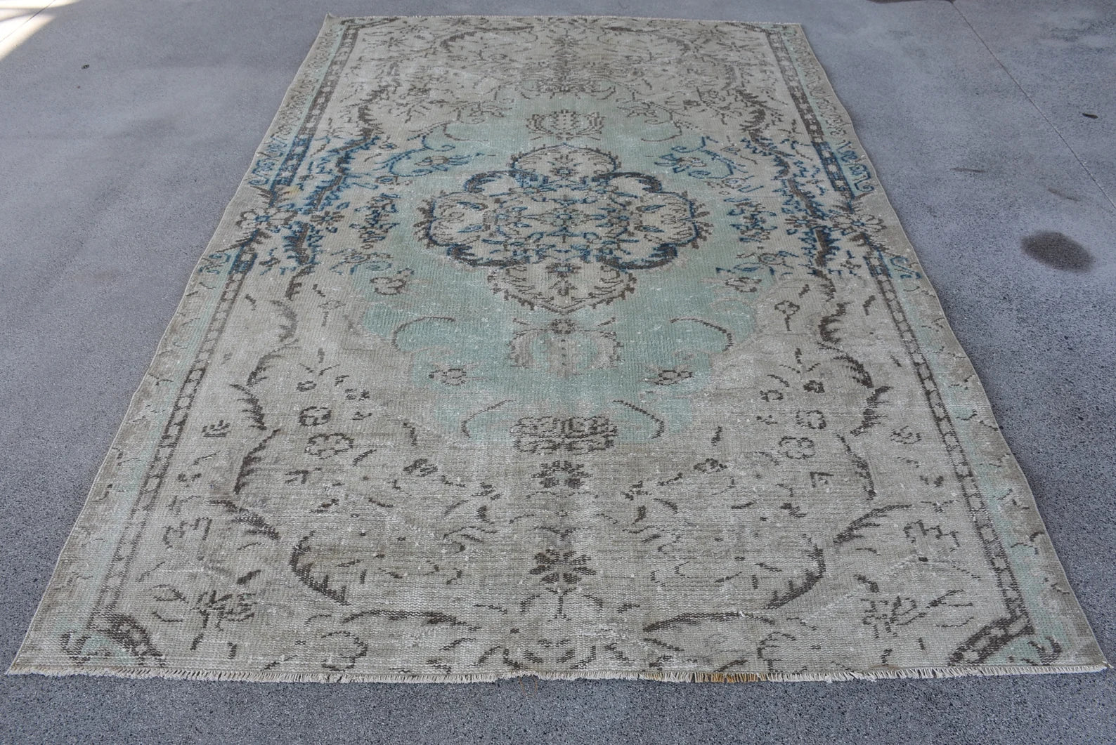 XL Vintage Turkish Accent Area Rug 5.8 x 8.4 ft
