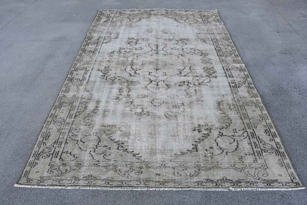 XL Vintage Turkish Accent Area Rug 5.5 x 8.6 ft