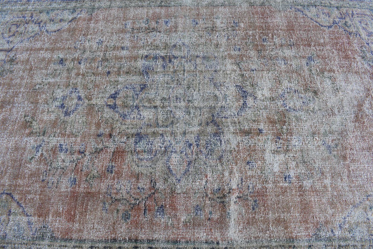 Vintage Turkish Accent Area rug 4.8 x 7.9 ft