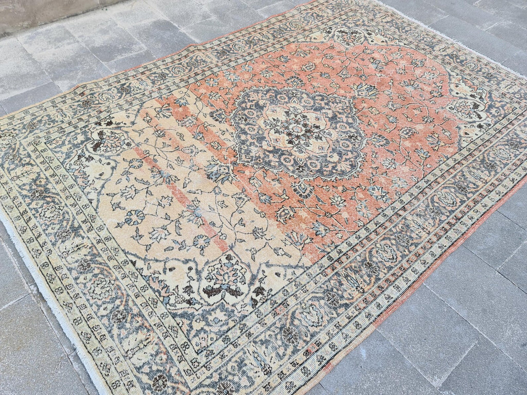 XL Vintage Turkish Accent Area Rug 6.5 x 9.6 ft