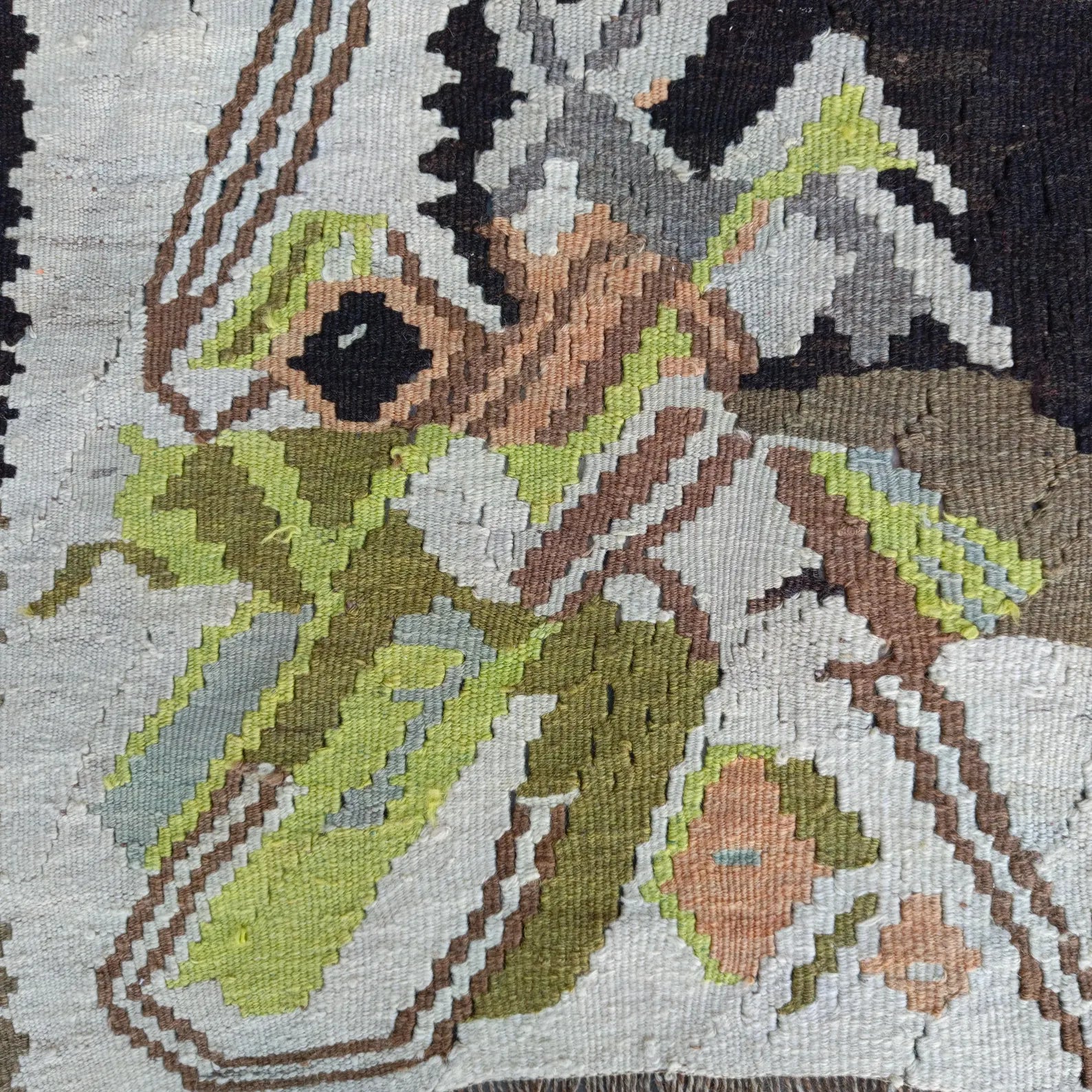 Vintage Turkish Accent Area rug 4.5 x 7.4 ft
