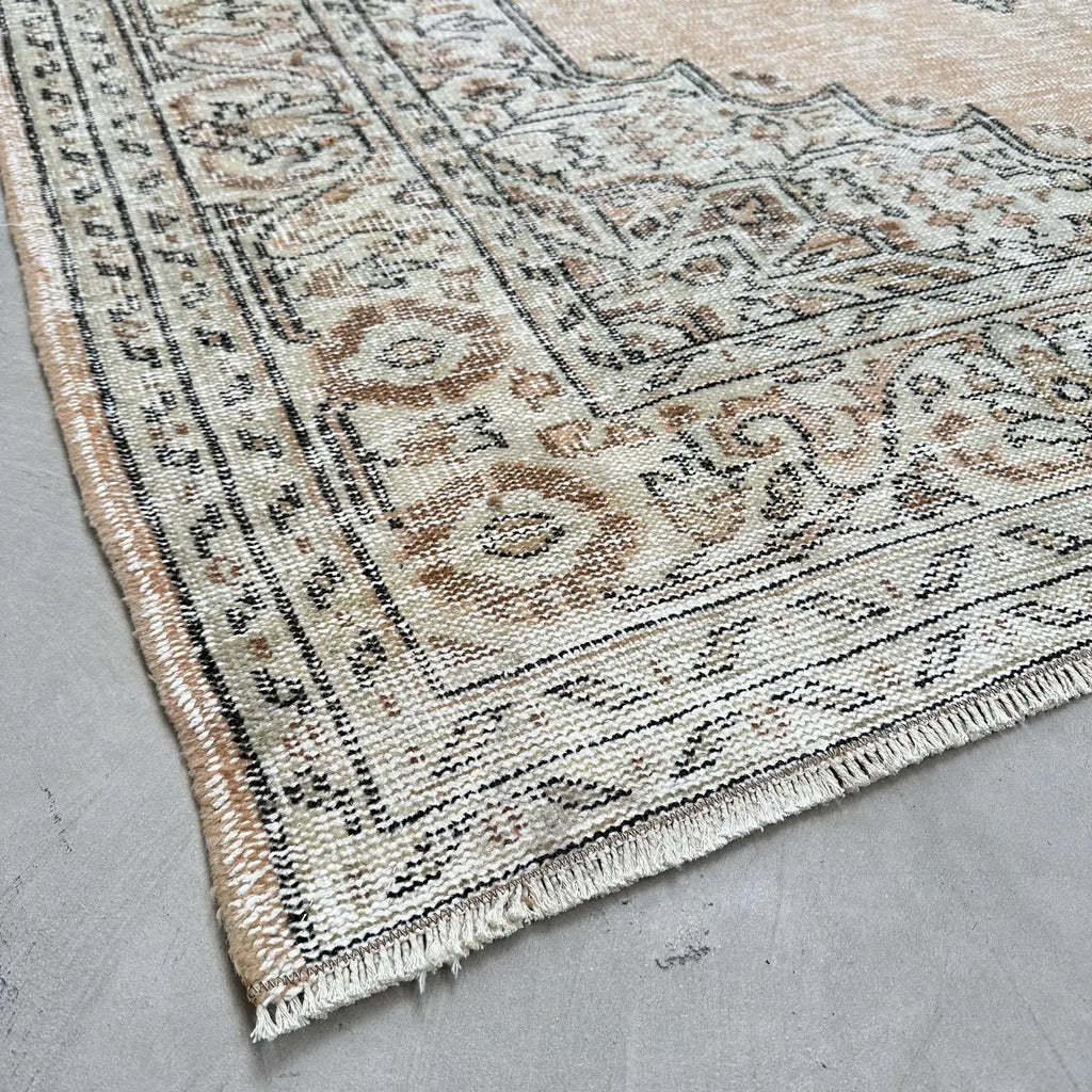 XL Vintage Turkish Accent Area Rug 6.2 x 9.7 ft