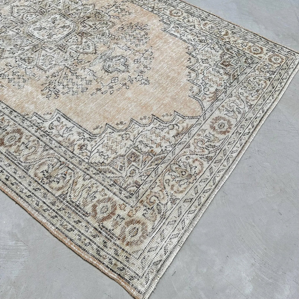 XL Vintage Turkish Accent Area Rug 6.2 x 9.7 ft