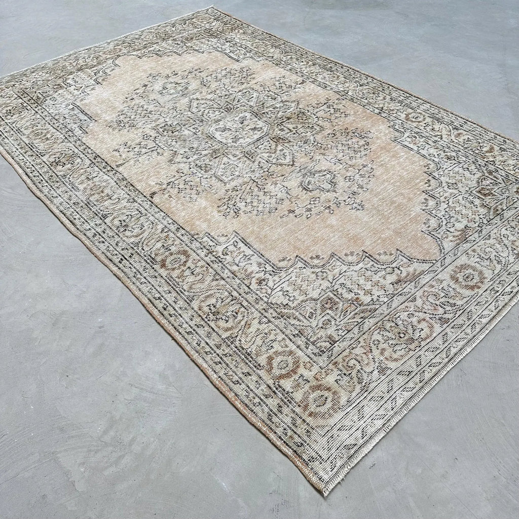 XL Vintage Turkish Accent Area Rug 6.2 x 9.7 ft