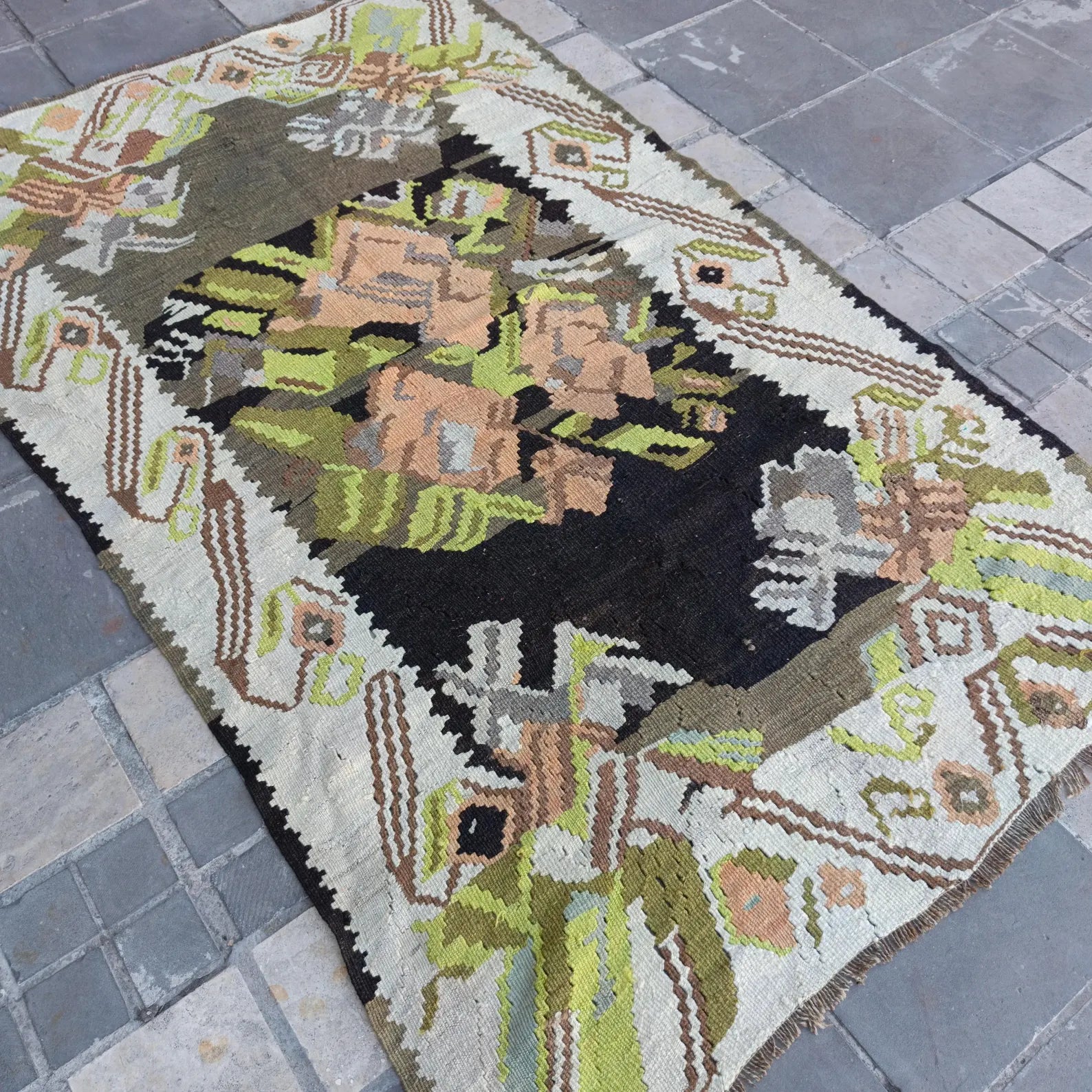 Vintage Turkish Accent Area rug 4.5 x 7.4 ft