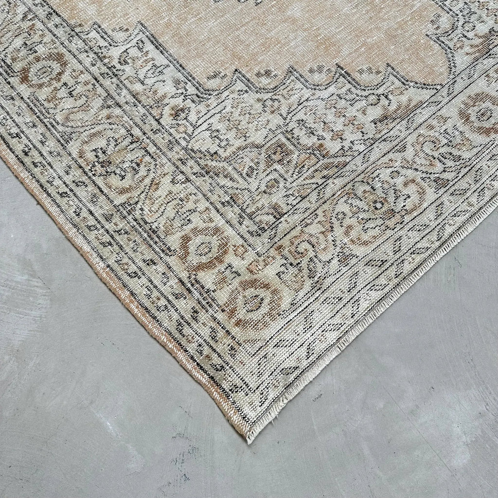 XL Vintage Turkish Accent Area Rug 6.2 x 9.7 ft