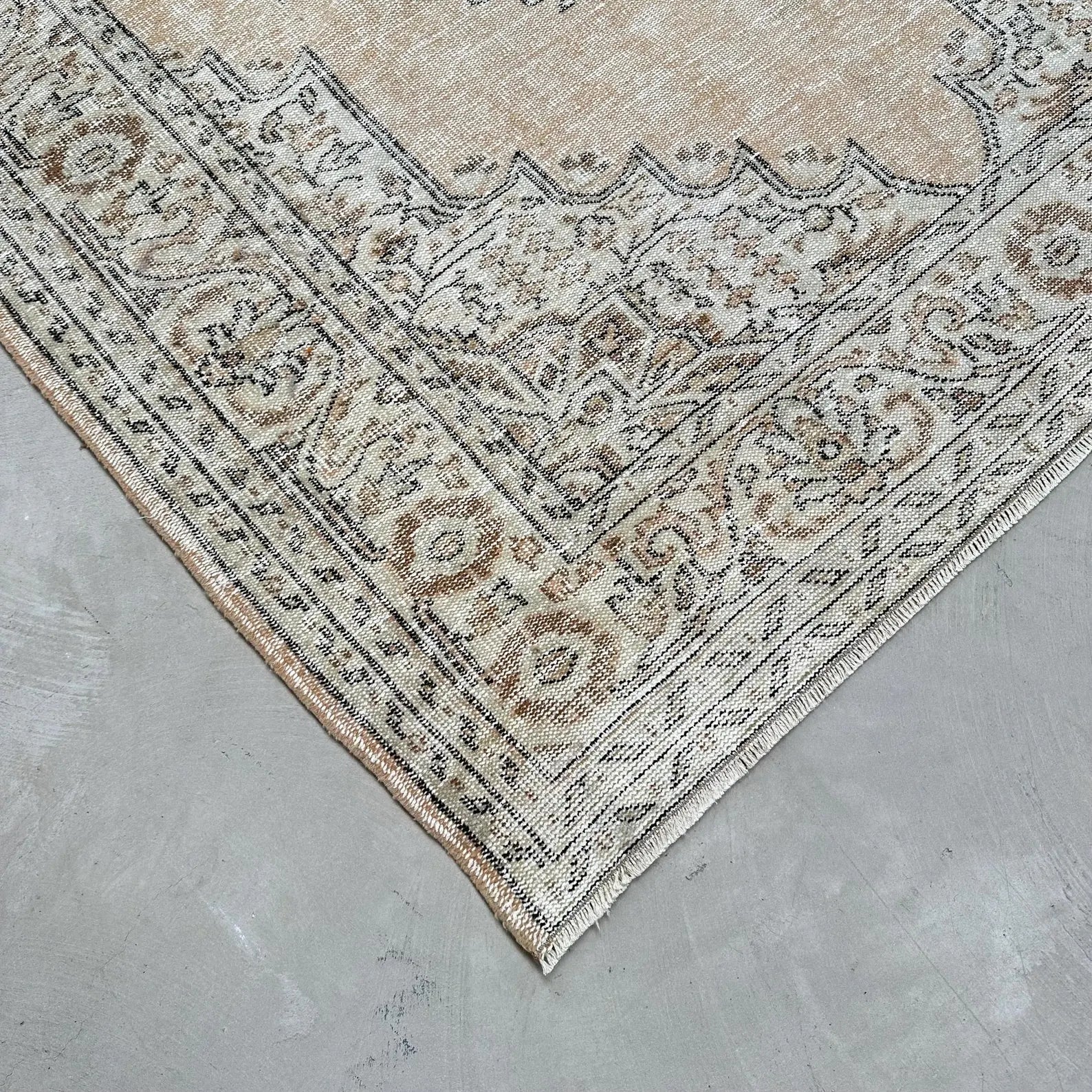 XL Vintage Turkish Accent Area Rug 6.2 x 9.7 ft