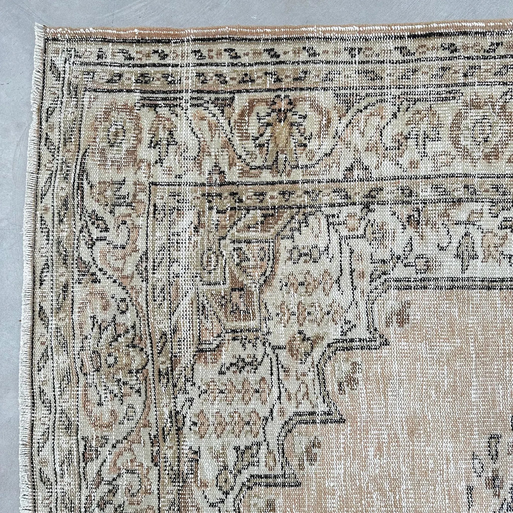 XL Vintage Turkish Accent Area Rug 6.2 x 9.7 ft