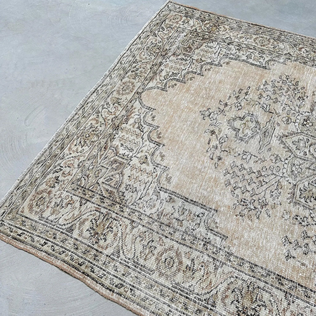 XL Vintage Turkish Accent Area Rug 6.2 x 9.7 ft