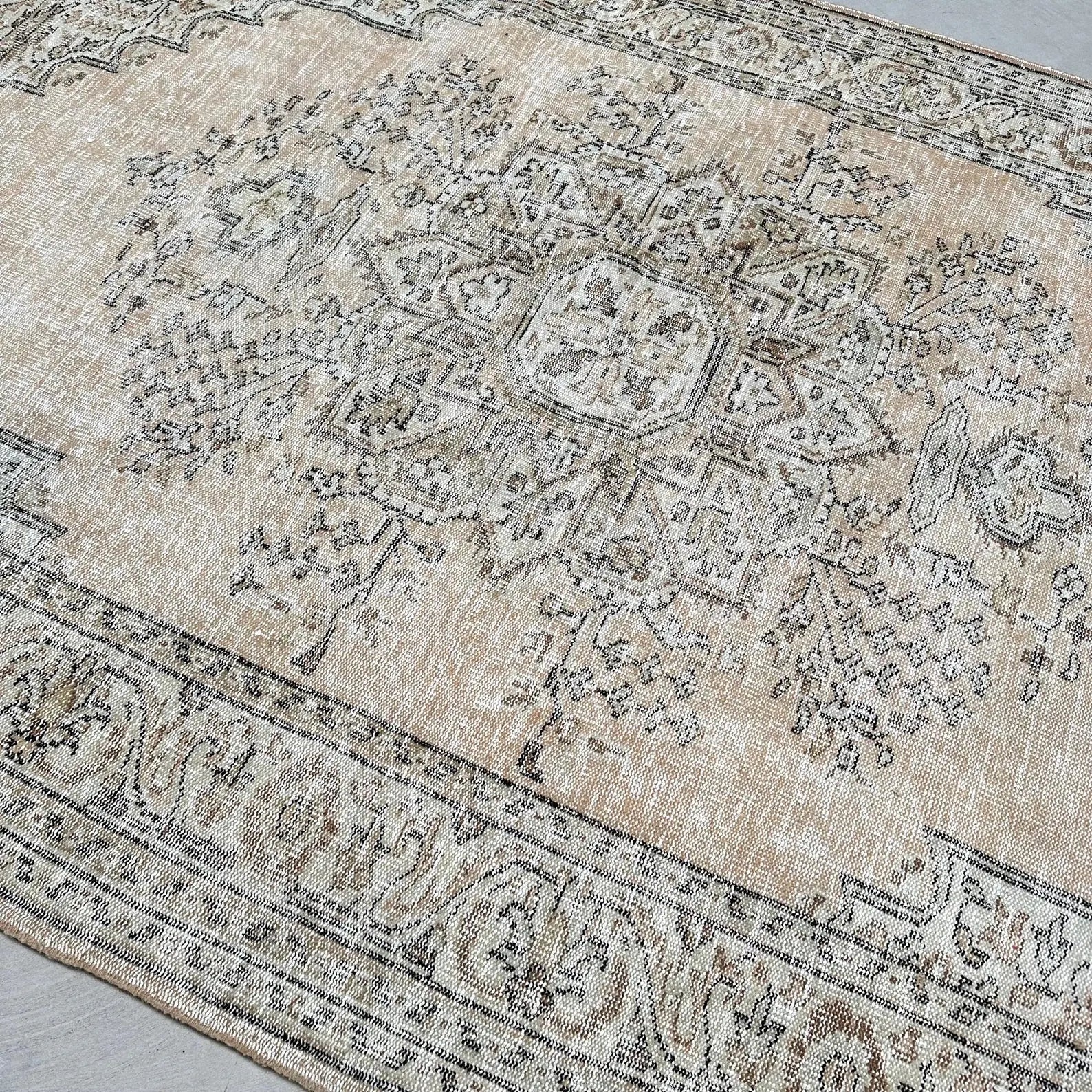 XL Vintage Turkish Accent Area Rug 6.2 x 9.7 ft