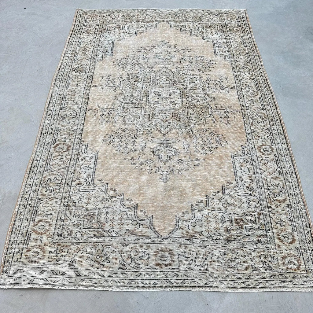 XL Vintage Turkish Accent Area Rug 6.2 x 9.7 ft