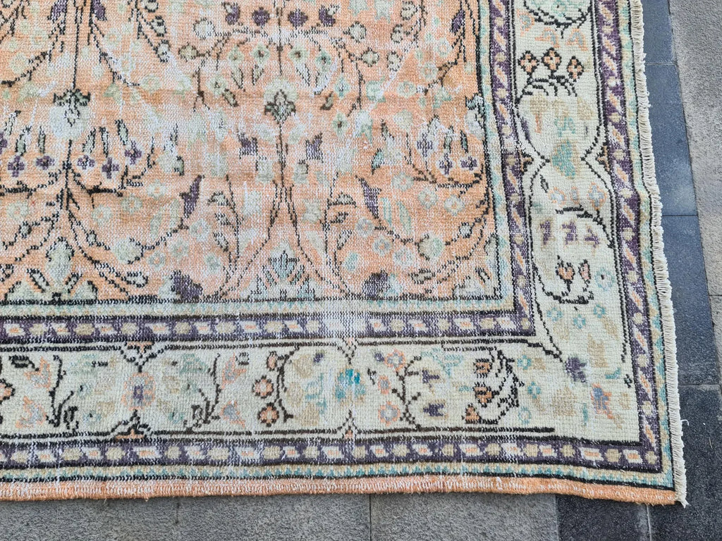 XL Vintage Turkish Accent Area rug 6.7 x 10.3 ft