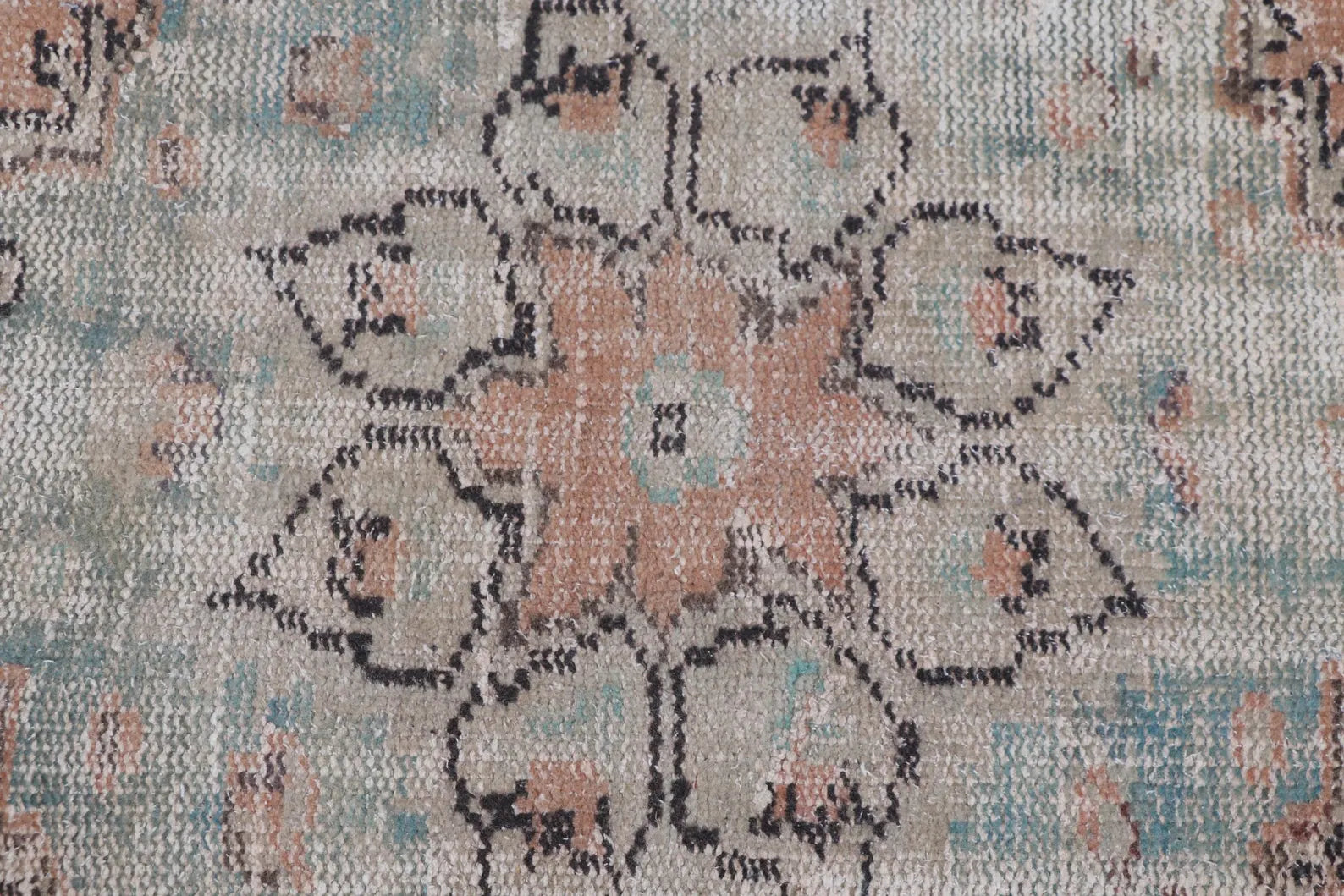 XL Vintage Turkish Accent Area Rug 6 x 8.9 ft