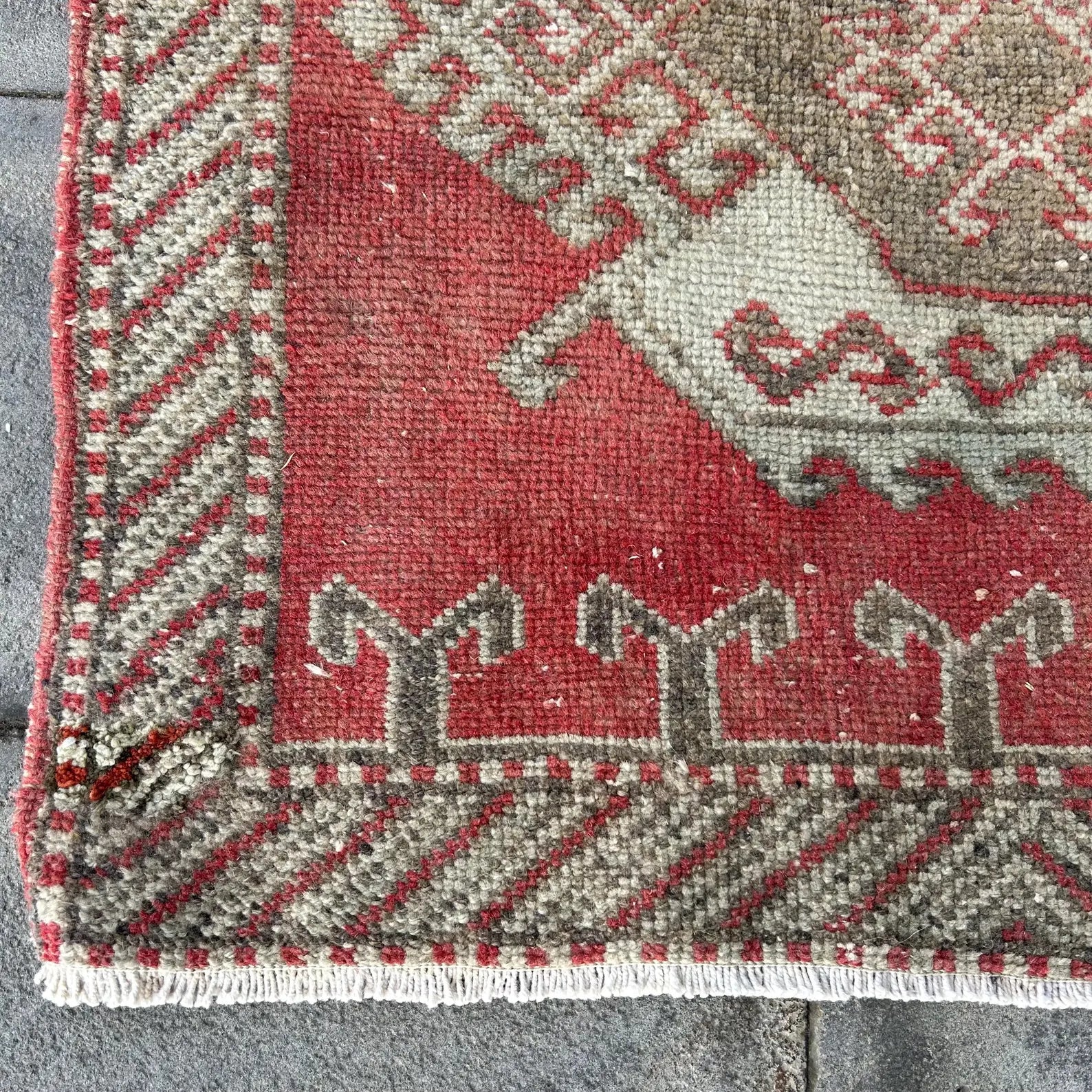 Vintage Turkish Accent Area Rug 3.1 x 6.1 ft