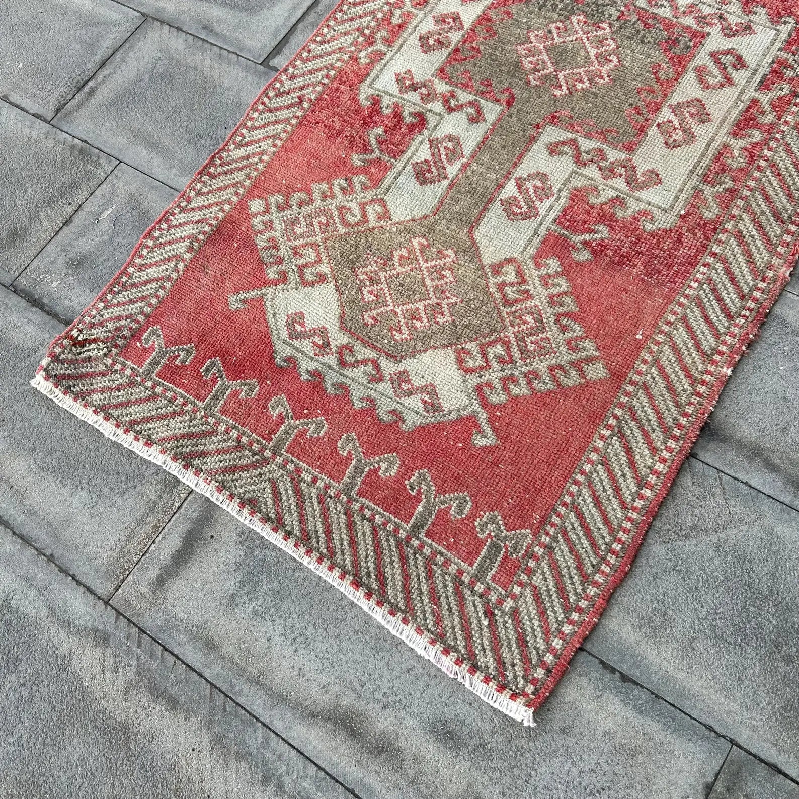 Vintage Turkish Accent Area Rug 3.1 x 6.1 ft