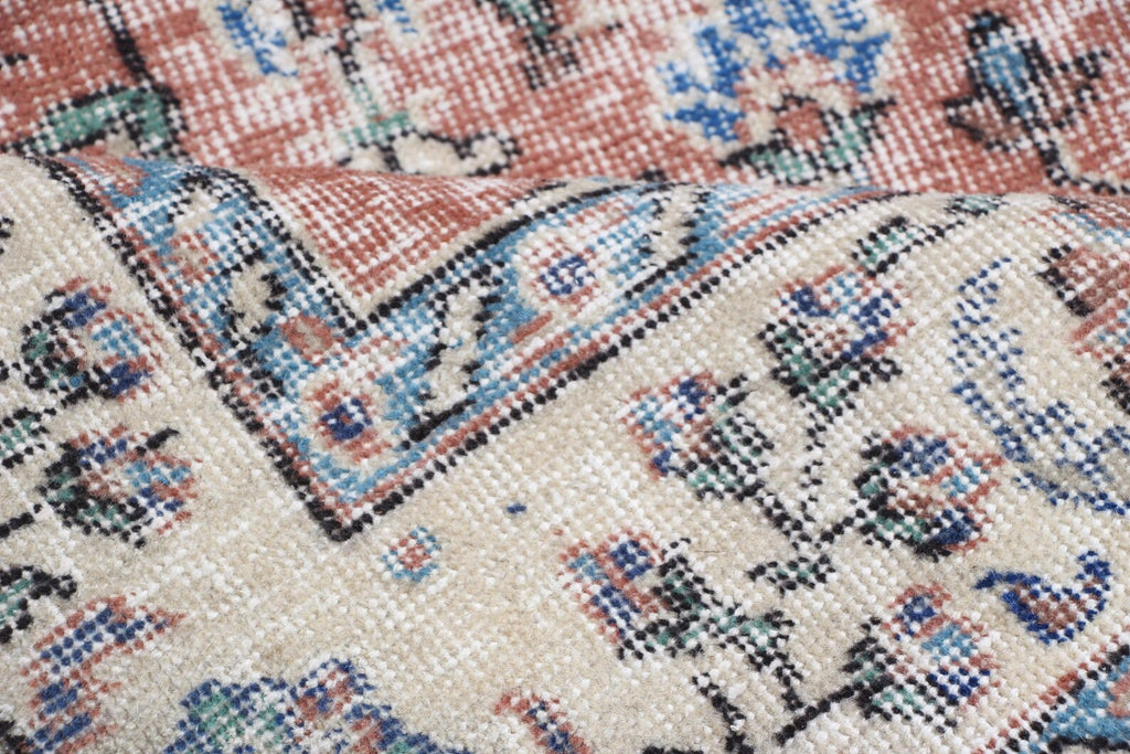 Vintage Turkish Accent Area rug 4.9 x 7.7 ft