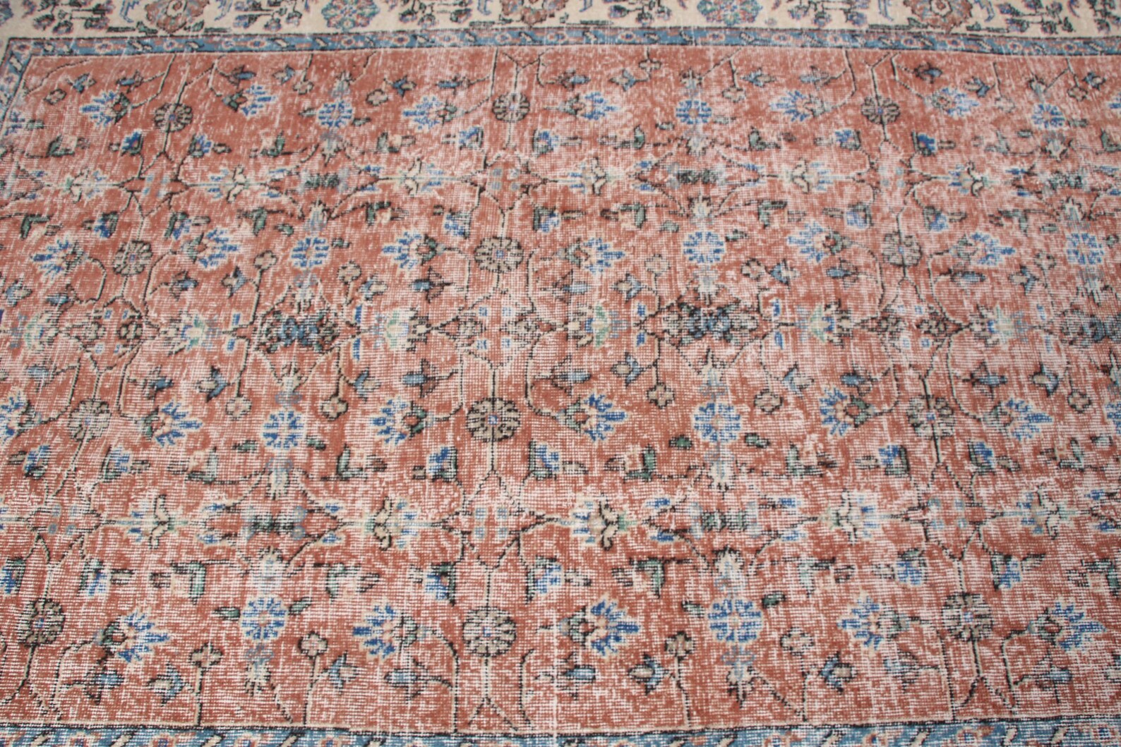 Vintage Turkish Accent Area rug 4.9 x 7.7 ft