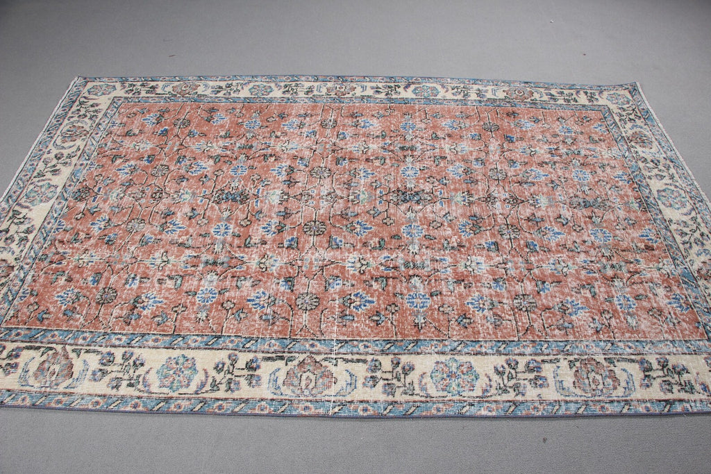 Vintage Turkish Accent Area rug 4.9 x 7.7 ft