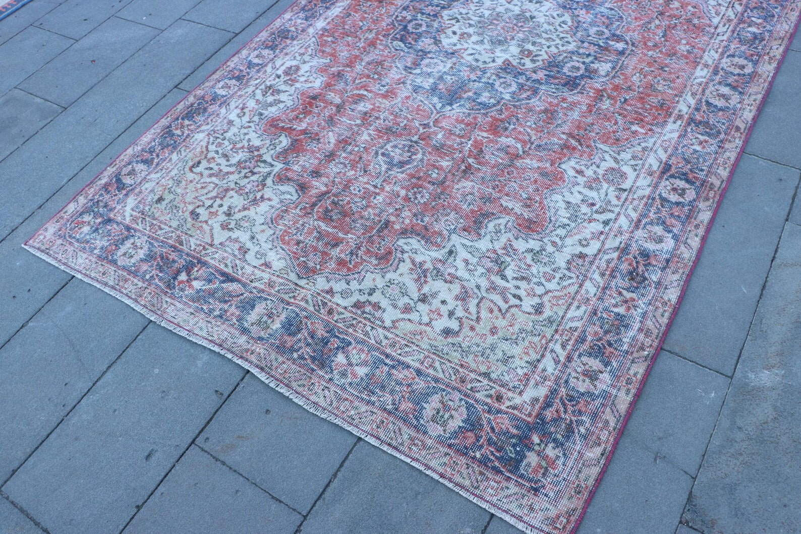 XL Vintage Turkish Accent Area Rug 5.2 x 9 ft