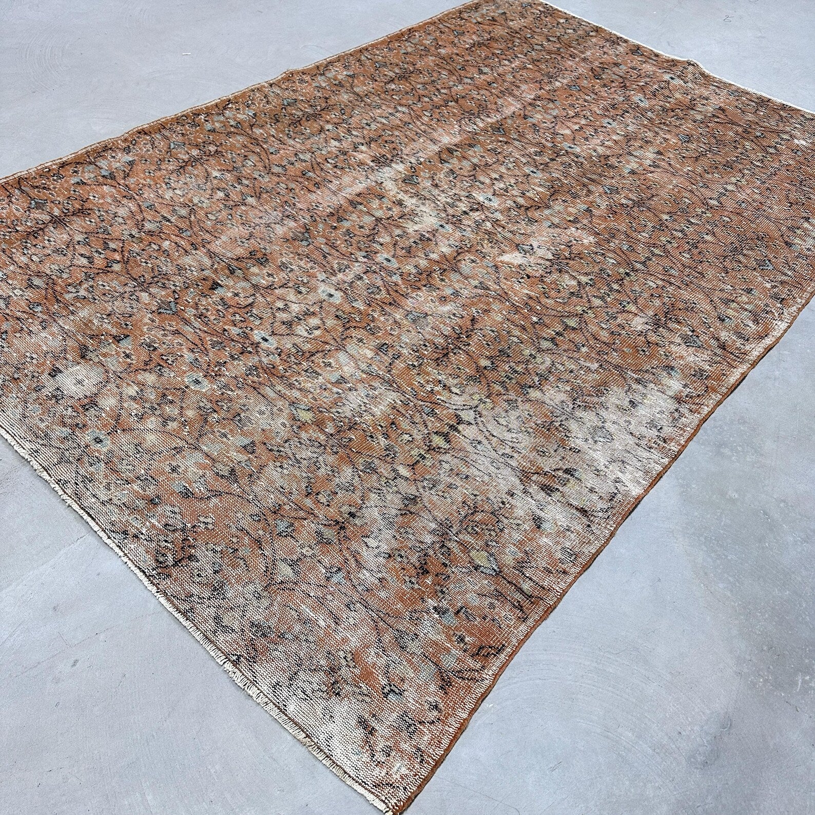 XL Vintage Turkish Accent Area Rug 6.2 x 9.2 ft