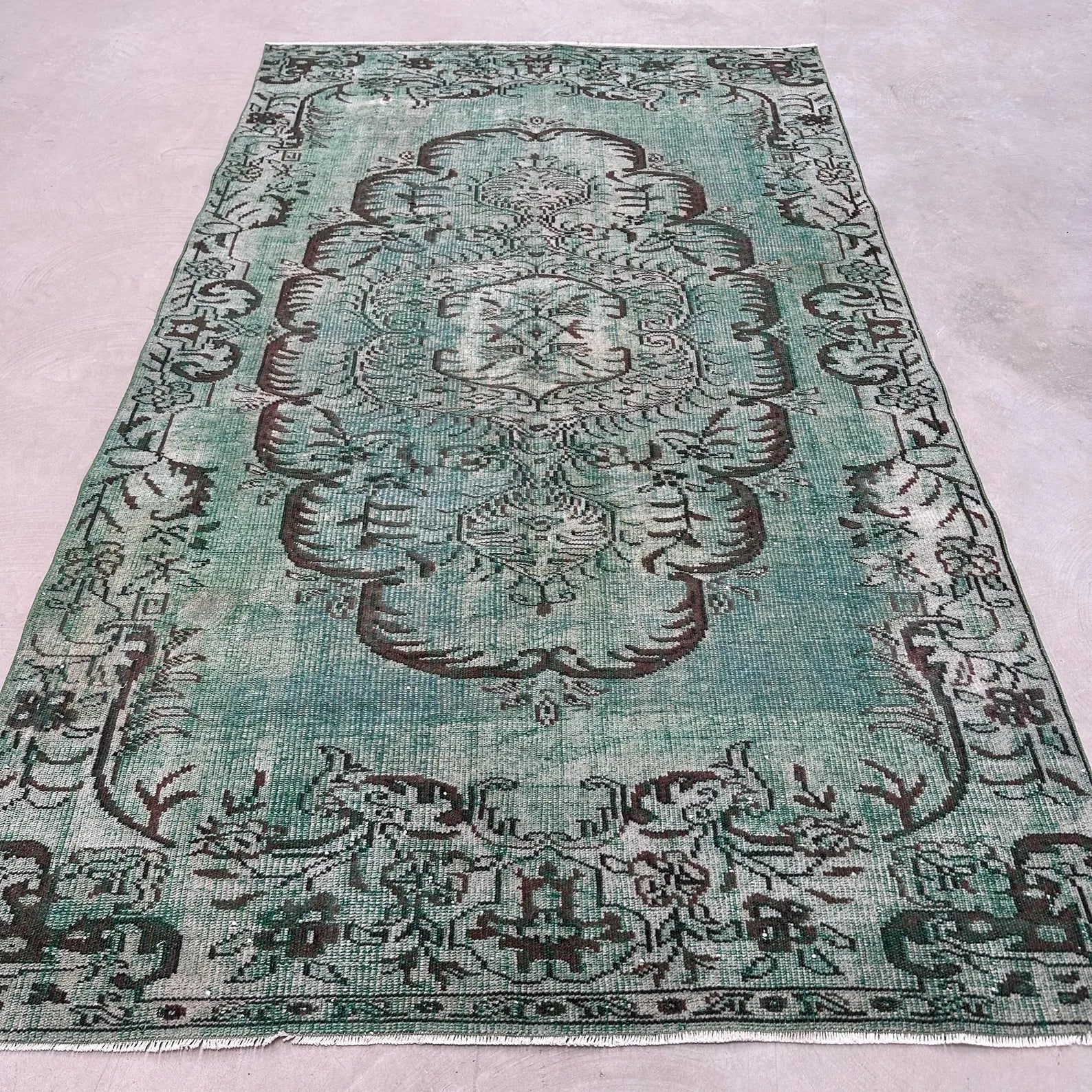 XL Vintage Turkish Accent Area rug 5.5 x 7.8 ft
