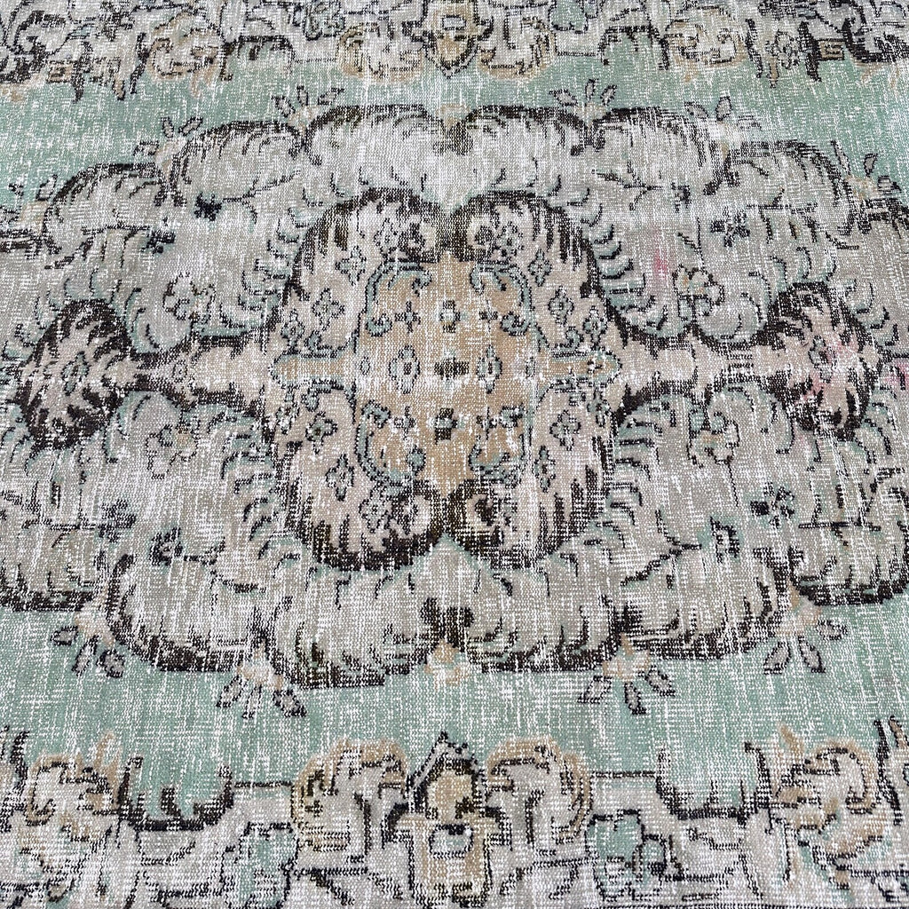 XL Vintage Turkish Accent Area Rug 5.4 x 8.8 ft