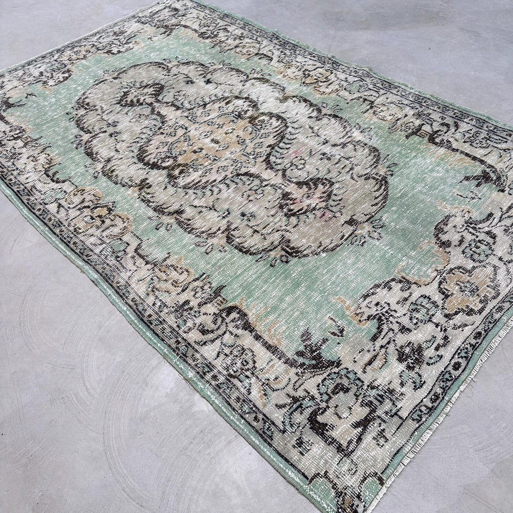 XL Vintage Turkish Accent Area Rug 5.4 x 8.8 ft