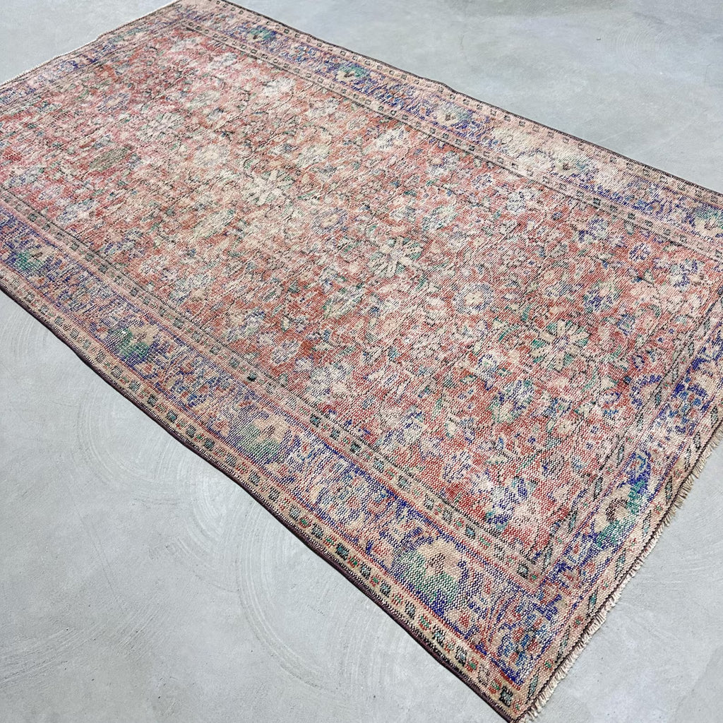 XL Vintage Turkish Accent Area Rug 4.9 x 8.4 ft
