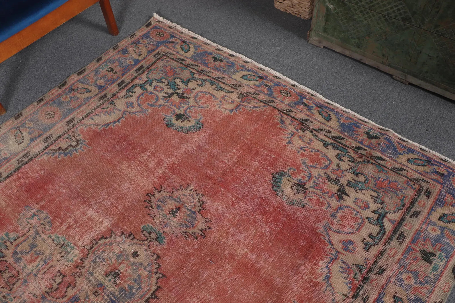 XL Vintage Turkish Accent Area Rug 5.2 x 8.8 ft
