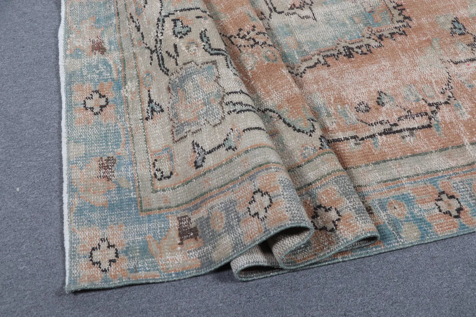 XL Vintage Turkish Accent Area Rug 6 x 8.9 ft