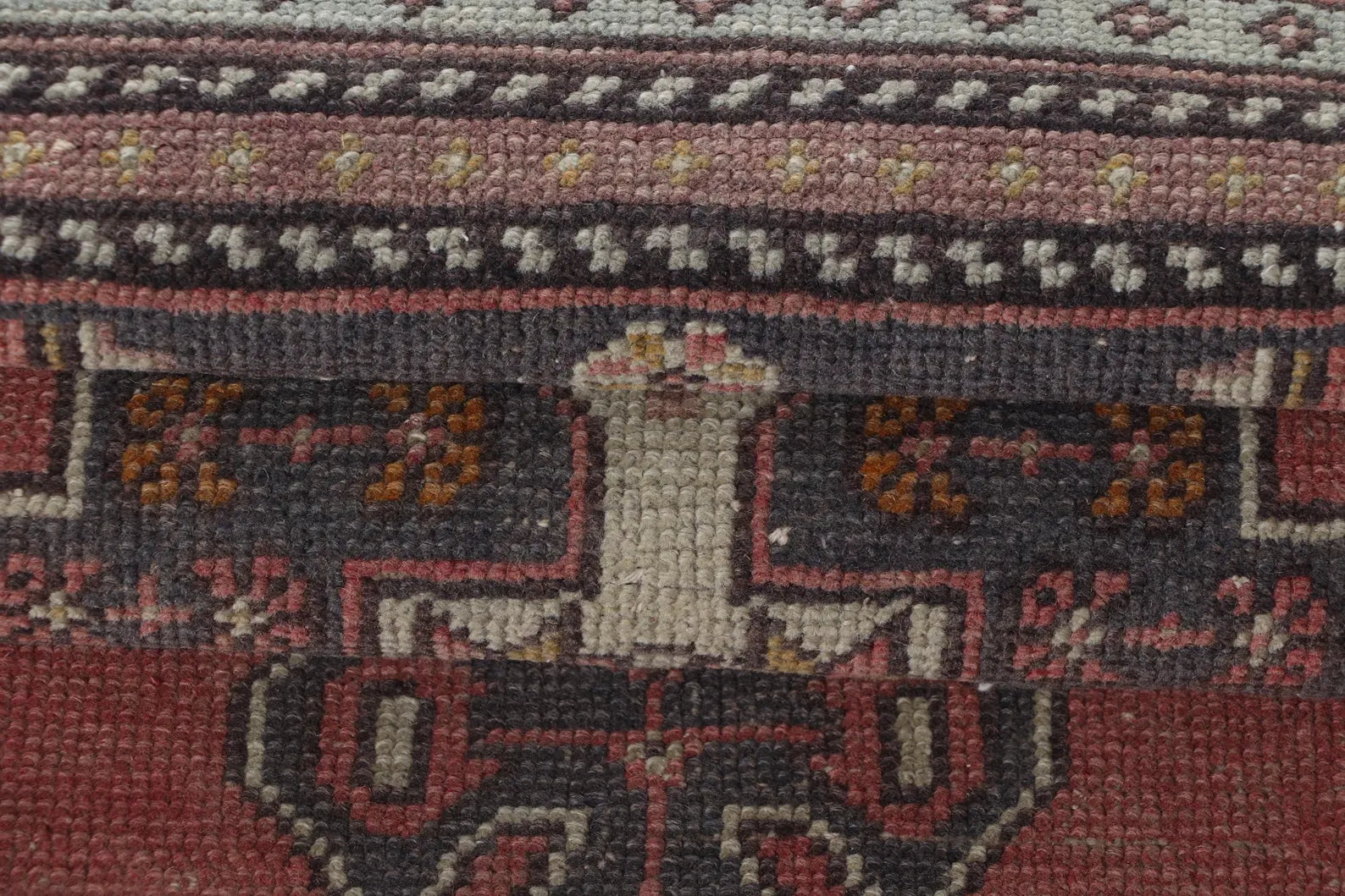 Vintage Turkish Accent Area rug 3.8 x 5.4 ft