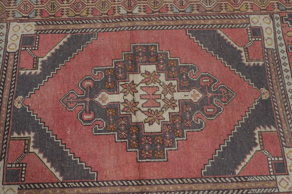 Vintage Turkish Accent Area rug 3.8 x 5.4 ft