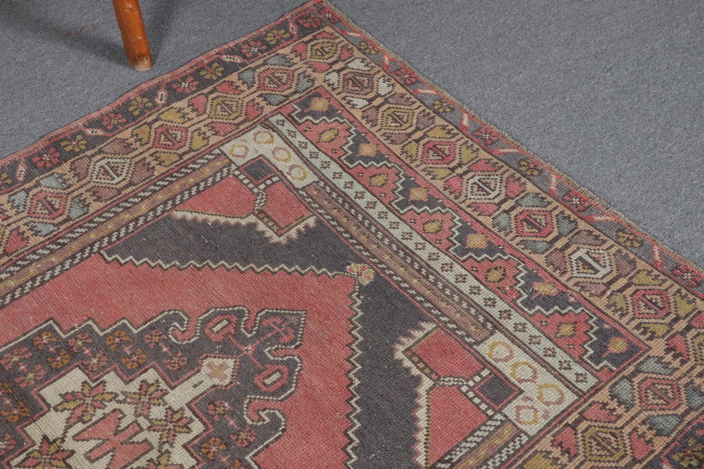 Vintage Turkish Accent Area rug 3.8 x 5.4 ft