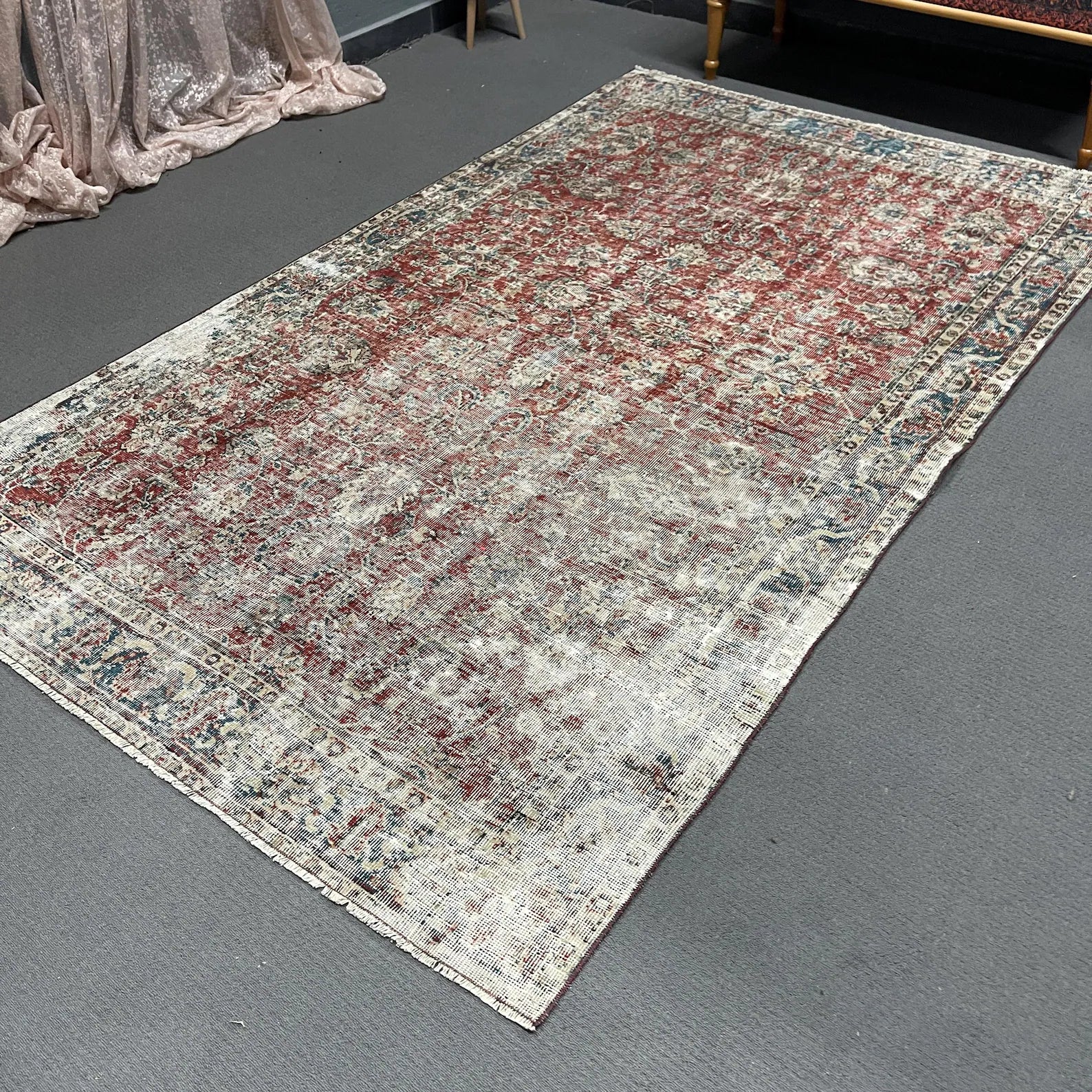XL Vintage Turkish Accent Area rug 5.3 x 8.3 ft