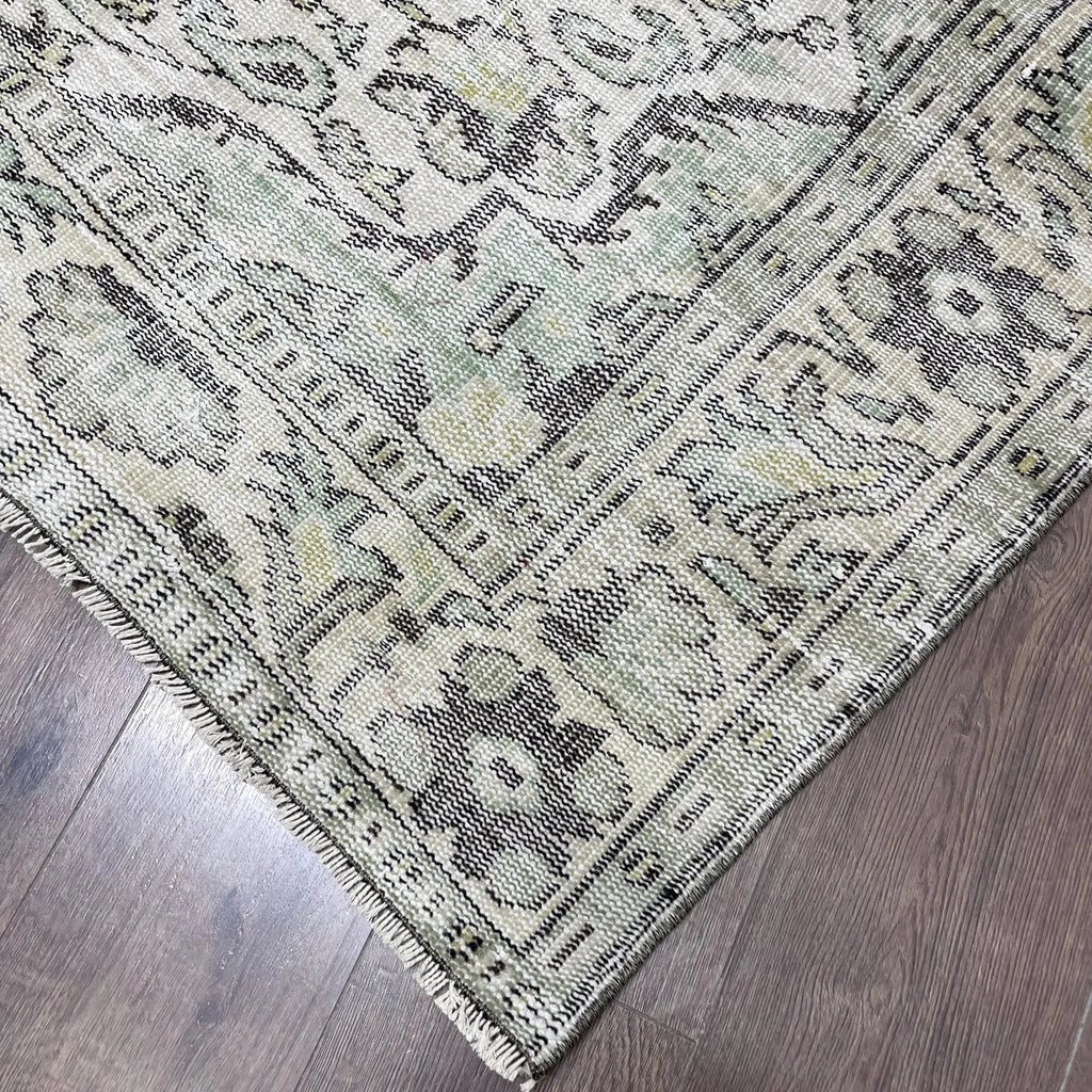 XL Vintage Turkish Accent Area Rug 6 x 9.3 ft