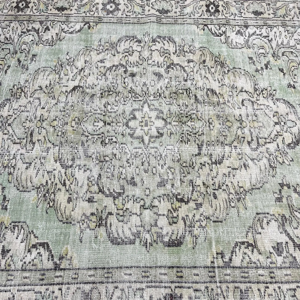 XL Vintage Turkish Accent Area Rug 6 x 9.3 ft