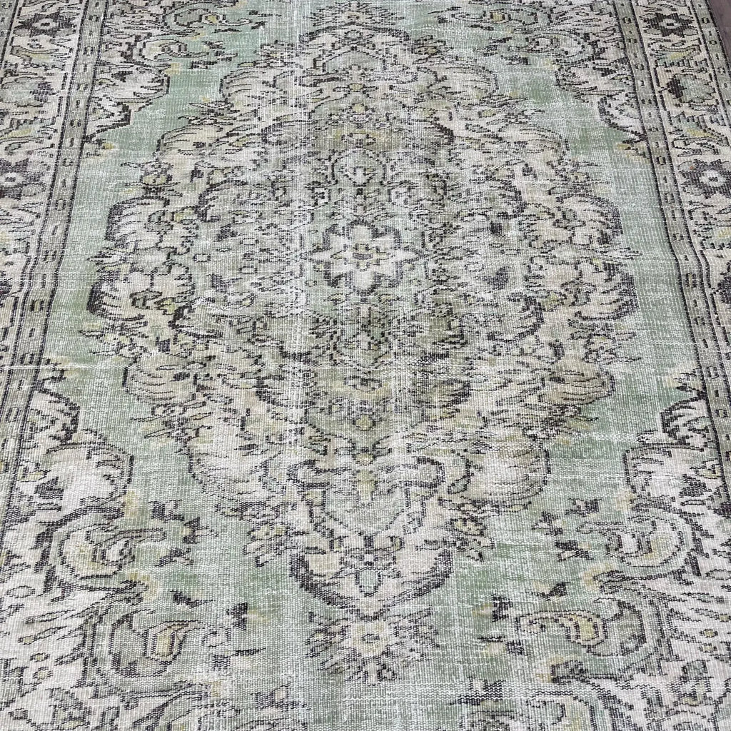 XL Vintage Turkish Accent Area Rug 6 x 9.3 ft