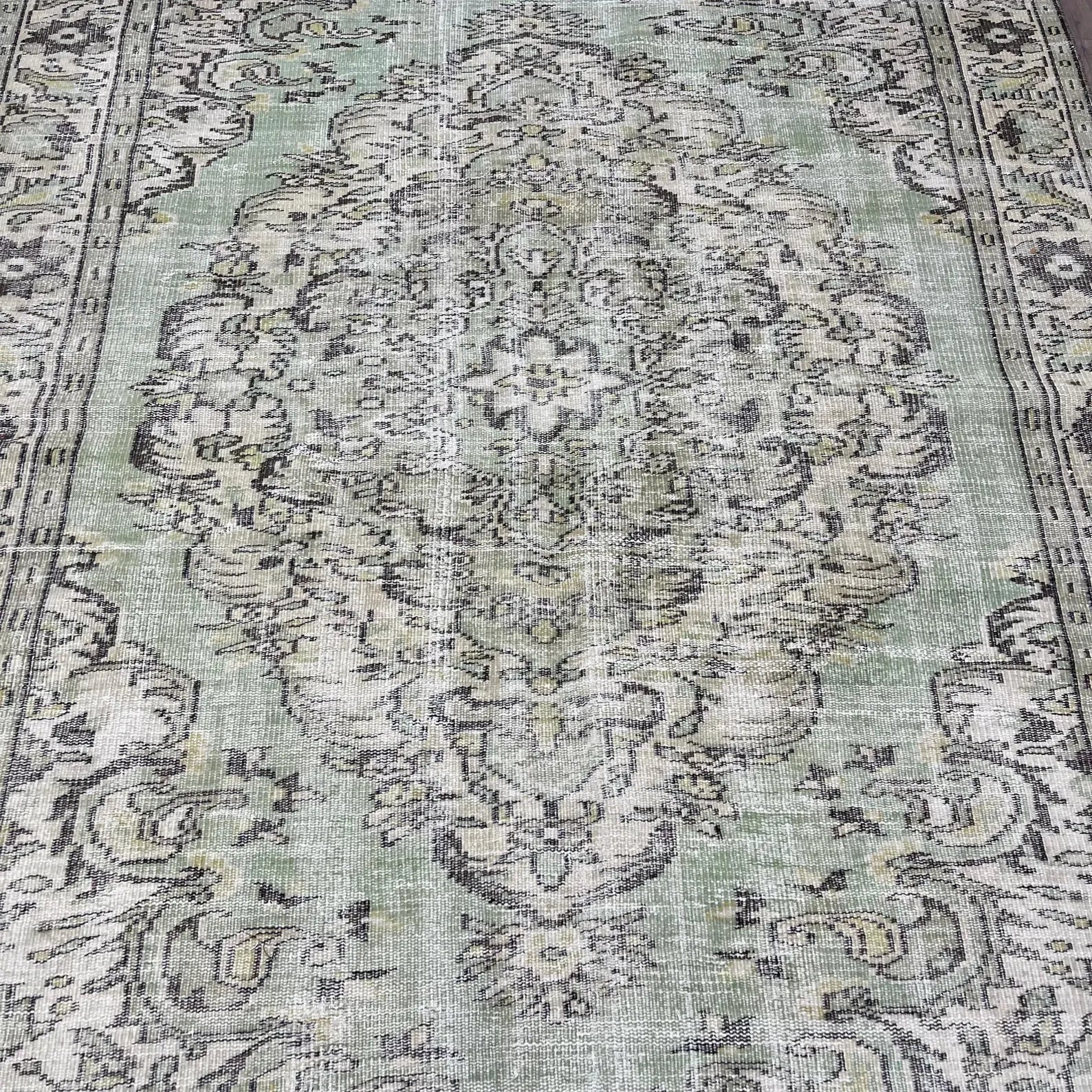 XL Vintage Turkish Accent Area Rug 6 x 9.3 ft