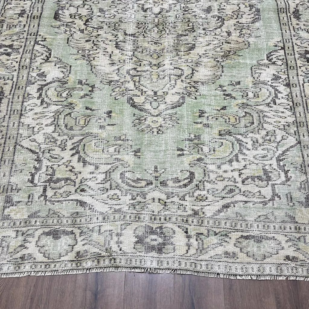 XL Vintage Turkish Accent Area Rug 6 x 9.3 ft