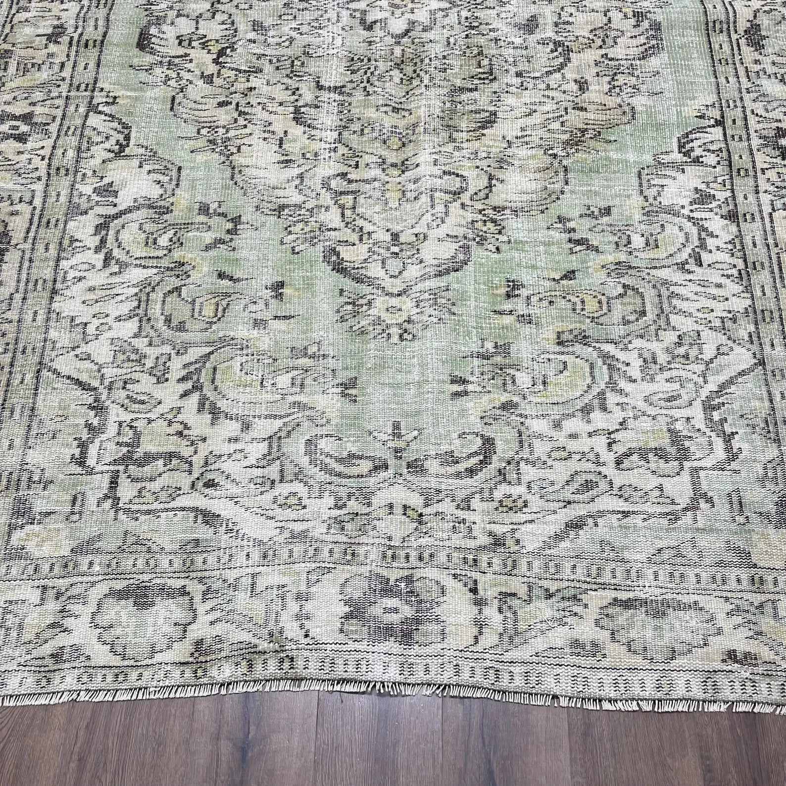 XL Vintage Turkish Accent Area Rug 6 x 9.3 ft