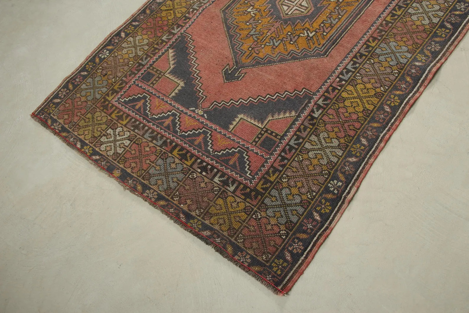 Vintage Turkish Accent Area rug 3.8 x 5.8 ft