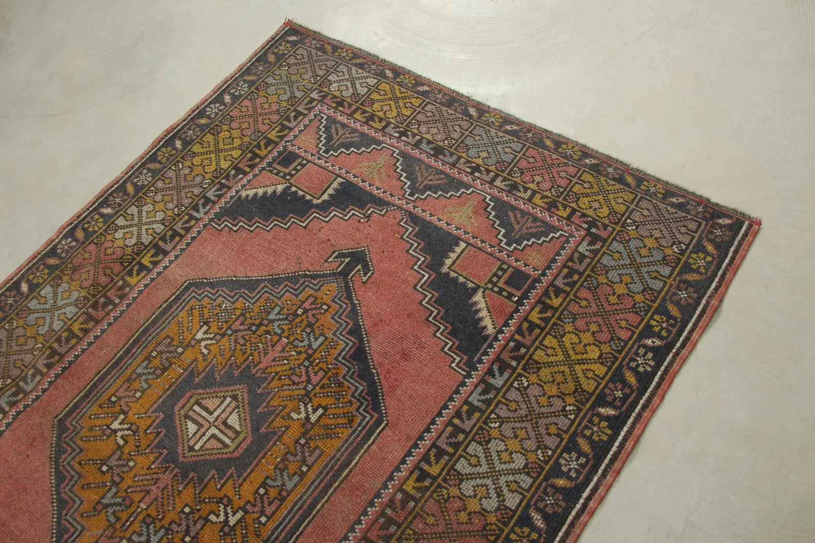 Vintage Turkish Accent Area rug 3.8 x 5.8 ft